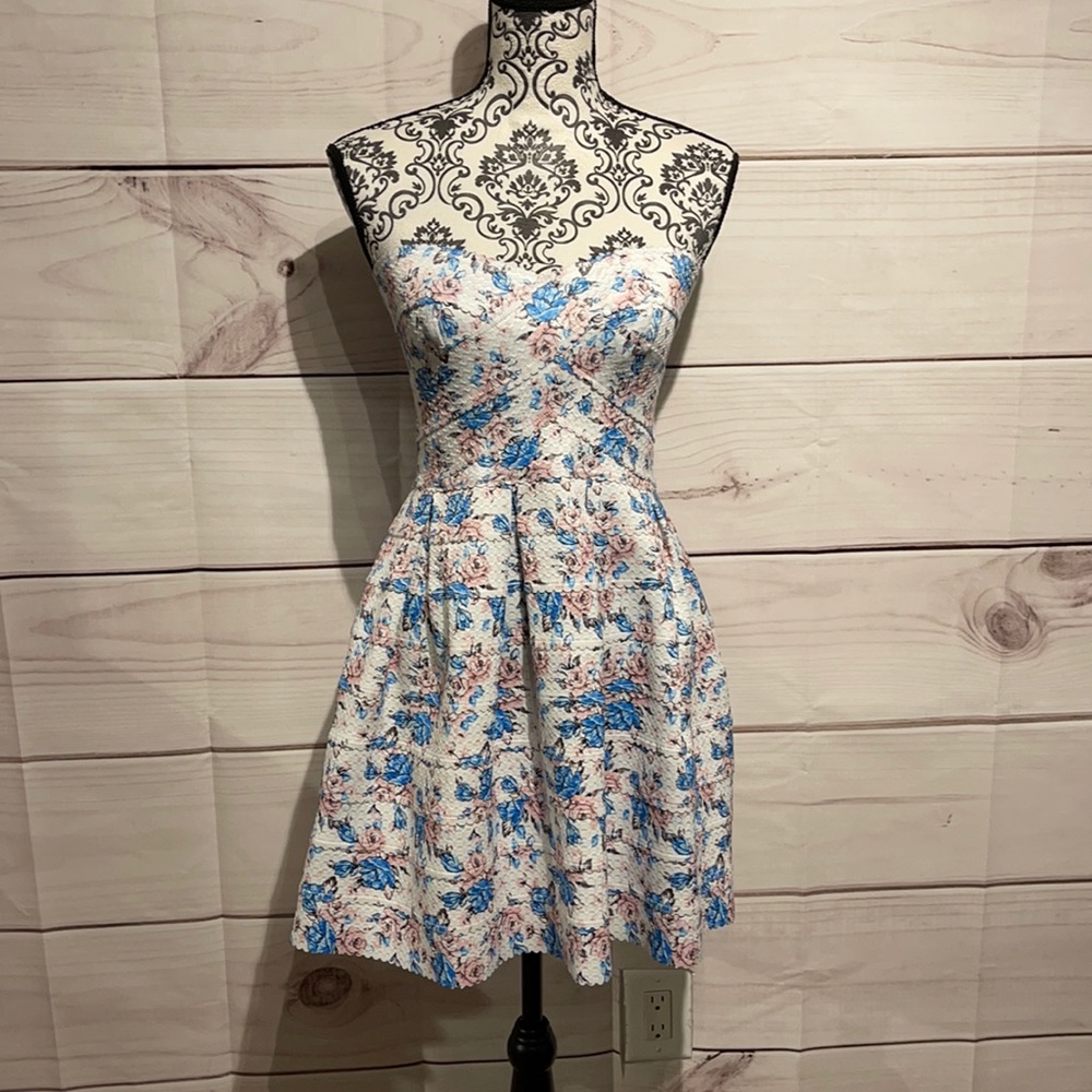 ๐ฆ Sans souci dress - Picture 1 of 4